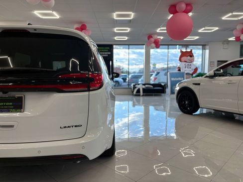 Used 2026 Chrysler Pacifica Limited w/ S Appearance Package image 14