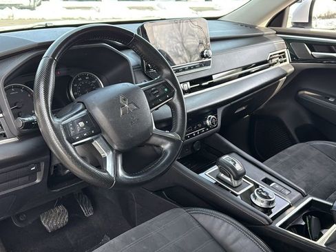 Used 2022 Mitsubishi Outlander SE image 22