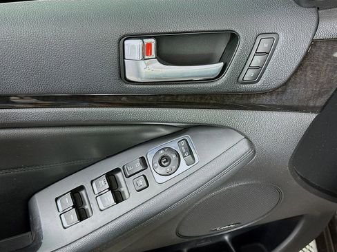 Used 2014 Kia Cadenza Premium w/ Luxury Package image 19