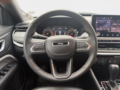 Used 2024 Jeep Compass Latitude AWD/4WD image 11
