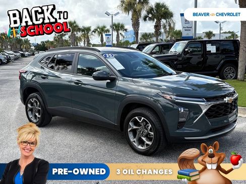 Used 2025 Chevrolet Trax LT FWD image 9