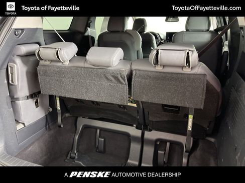 Used 2025 Toyota Sienna LE w/ LE Plus Package image 23