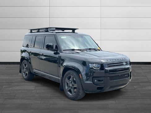 Certified 2023 Land Rover Defender 110 X-Dynamic SE AWD/4WD image 7