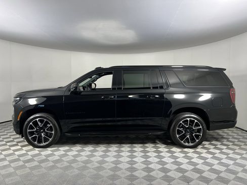 Used 2025 Chevrolet Suburban RST w/ Sun And Tow Package image 8