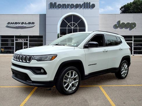 Certified 2024 Jeep Compass Latitude w/ Sun and Sound Group AWD/4WD image 1