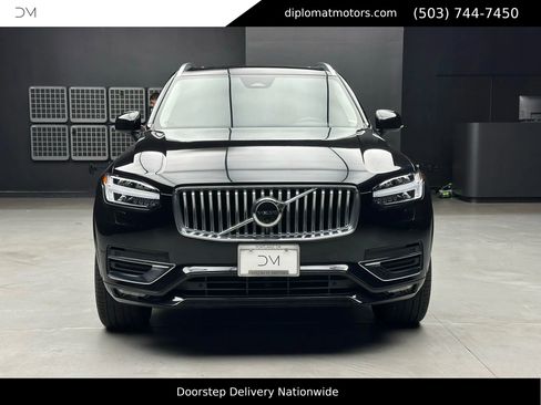 Used 2023 Volvo XC90 B6 Plus image 11