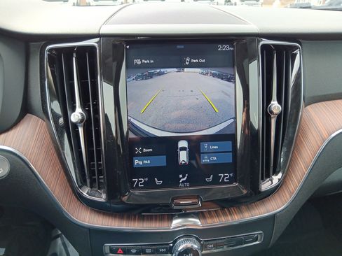 Used 2019 Volvo XC60 T5 Momentum w/ Premium Package image 16