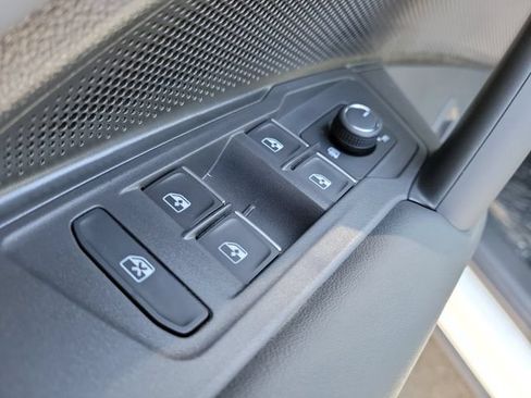 New 2026 Volkswagen Tiguan SE R-Line FWD image 17