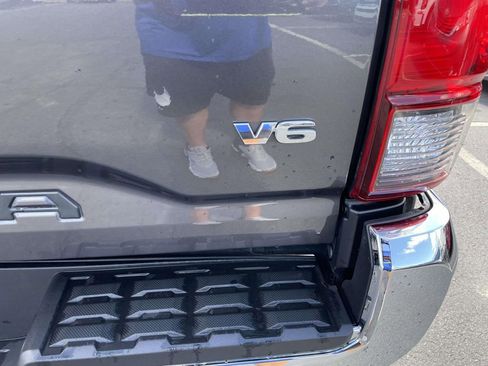 Used 2018 Toyota Tacoma SR5 image 27