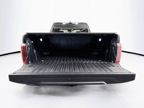 Used 2025 Toyota Tundra Limited AWD/4WD image 40