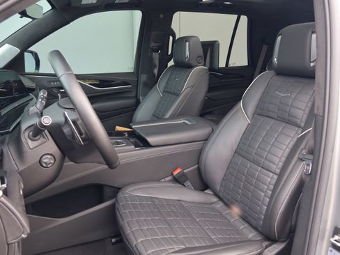 Used 2024 Cadillac Escalade V w/ LPO, ONYX Package image 37