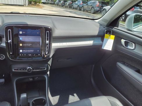 New 2025 Volvo XC40 B5 Core w/ Protection Package Premier image 10