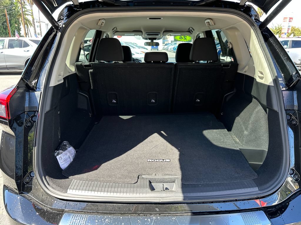 Used 2026 Nissan Rogue SV w/ Cold Weather Package FWD image 19