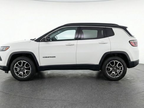 Used 2025 Jeep Compass Trailhawk AWD/4WD image 5