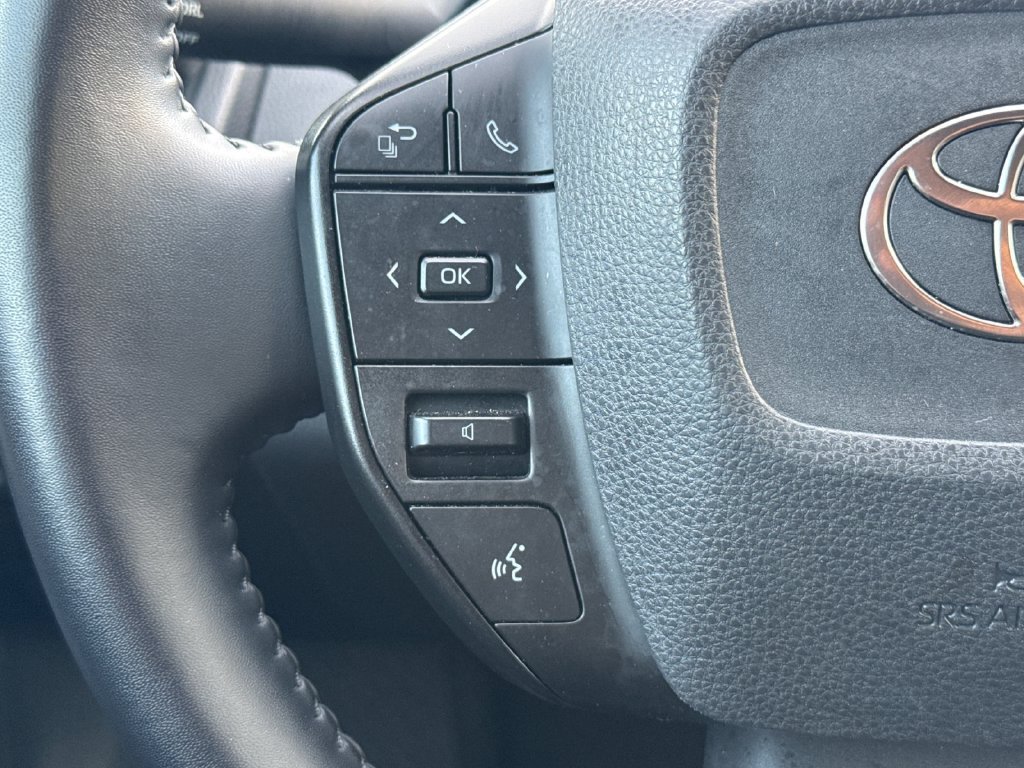 Certified 2025 Toyota Prius LE FWD image 25