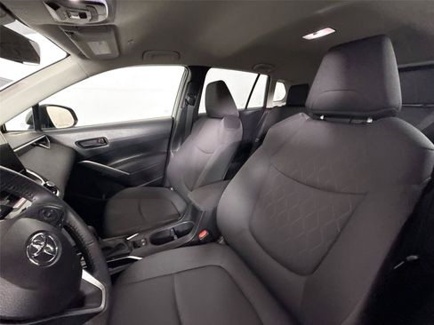 Certified 2024 Toyota Corolla Cross LE FWD image 3