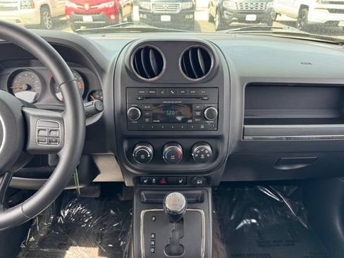 Used 2015 Jeep Patriot High Altitude AWD/4WD image 2