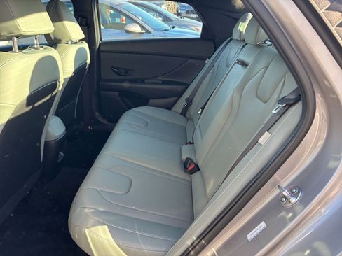 Used 2025 Hyundai Elantra Limited image 25