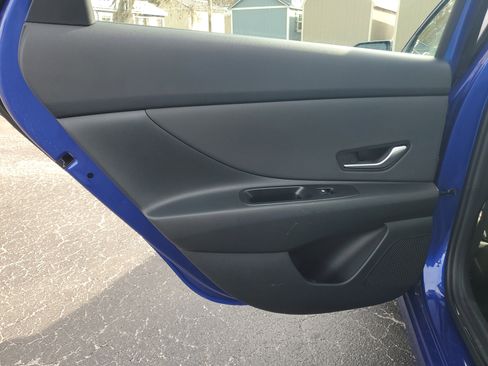 Used 2025 Hyundai Elantra Limited image 22