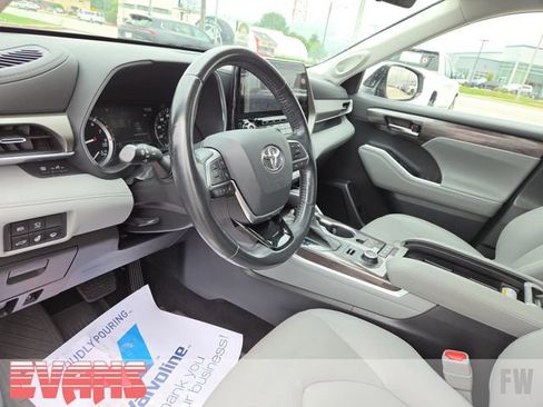 Used 2021 Toyota Highlander Limited AWD/4WD image 24