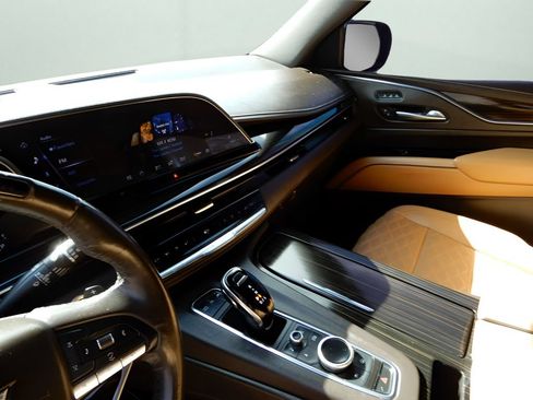 Used 2022 Cadillac Escalade Premium Luxury AWD/4WD image 11