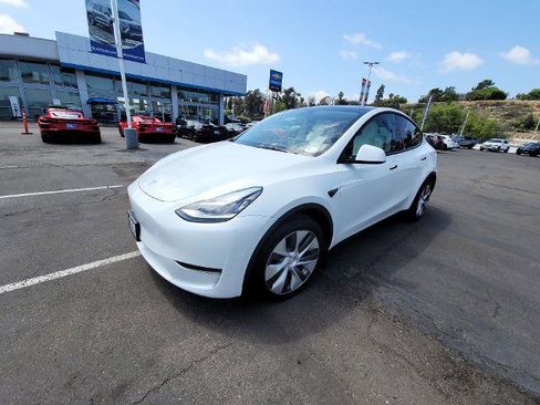 Used 2023 Tesla Model Y Long Range AWD/4WD image 4