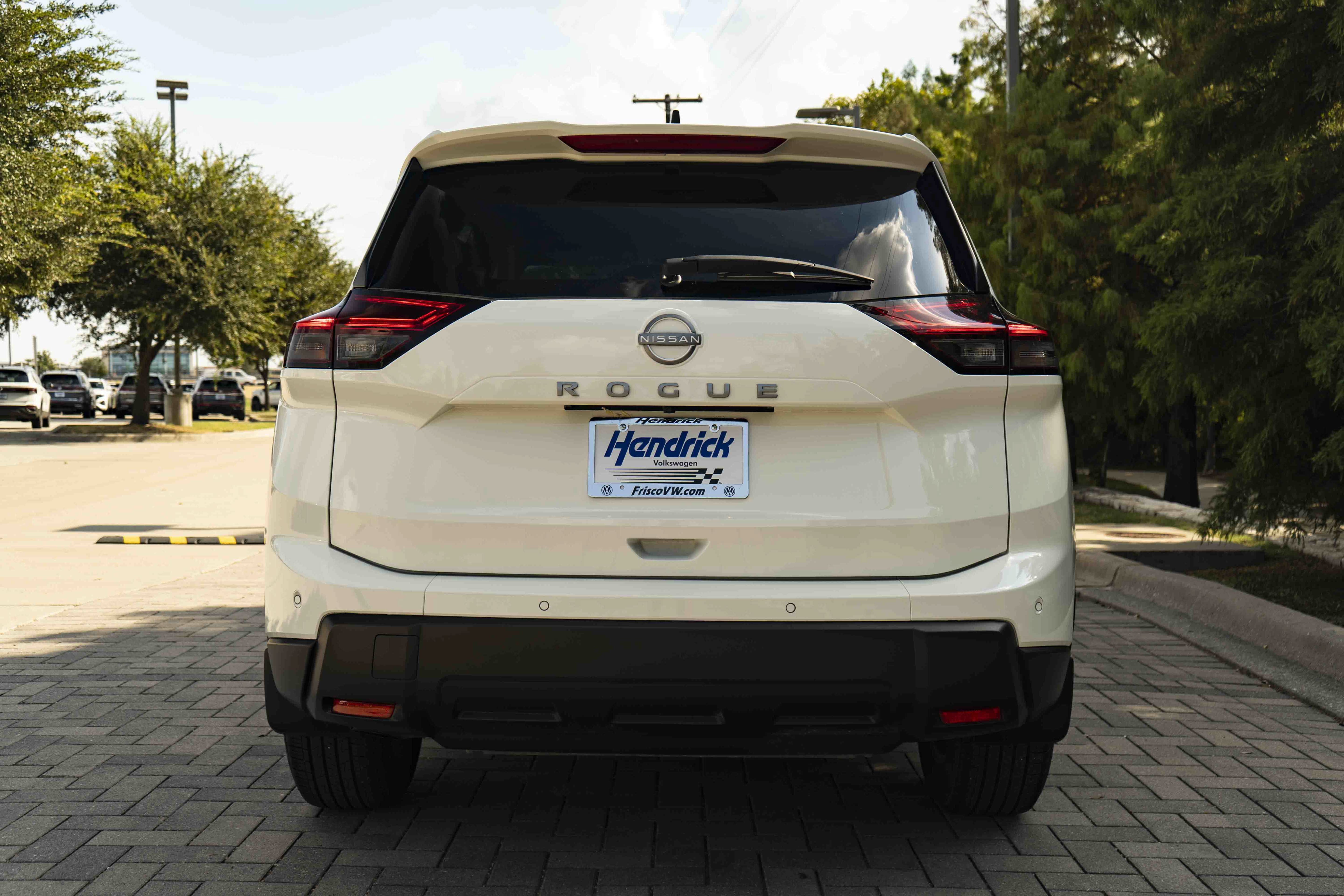 Used 2025 Nissan Rogue S FWD image 9