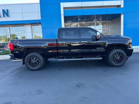 Used 2019 Chevrolet Silverado 2500 LTZ w/ Duramax Plus Package AWD/4WD image 3