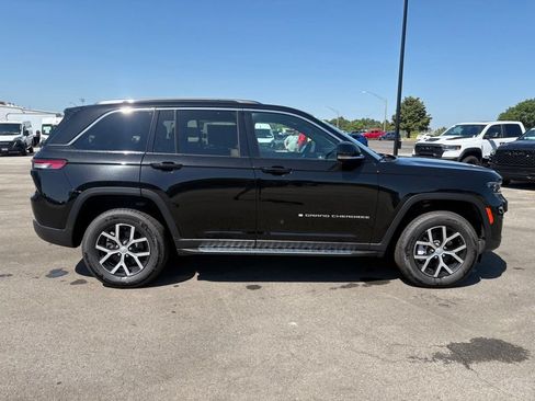 Used 2025 Jeep Grand Cherokee Limited w/ Luxury Tech Group II RWD image 9