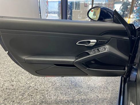 Used 2018 Porsche 718 Boxster S image 18