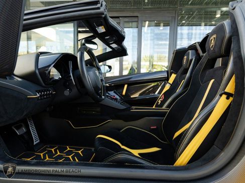 Used 2021 Lamborghini Aventador SVJ image 30
