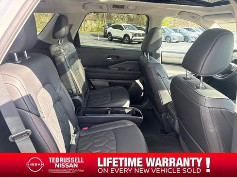 New 2026 Nissan Pathfinder Platinum image 29