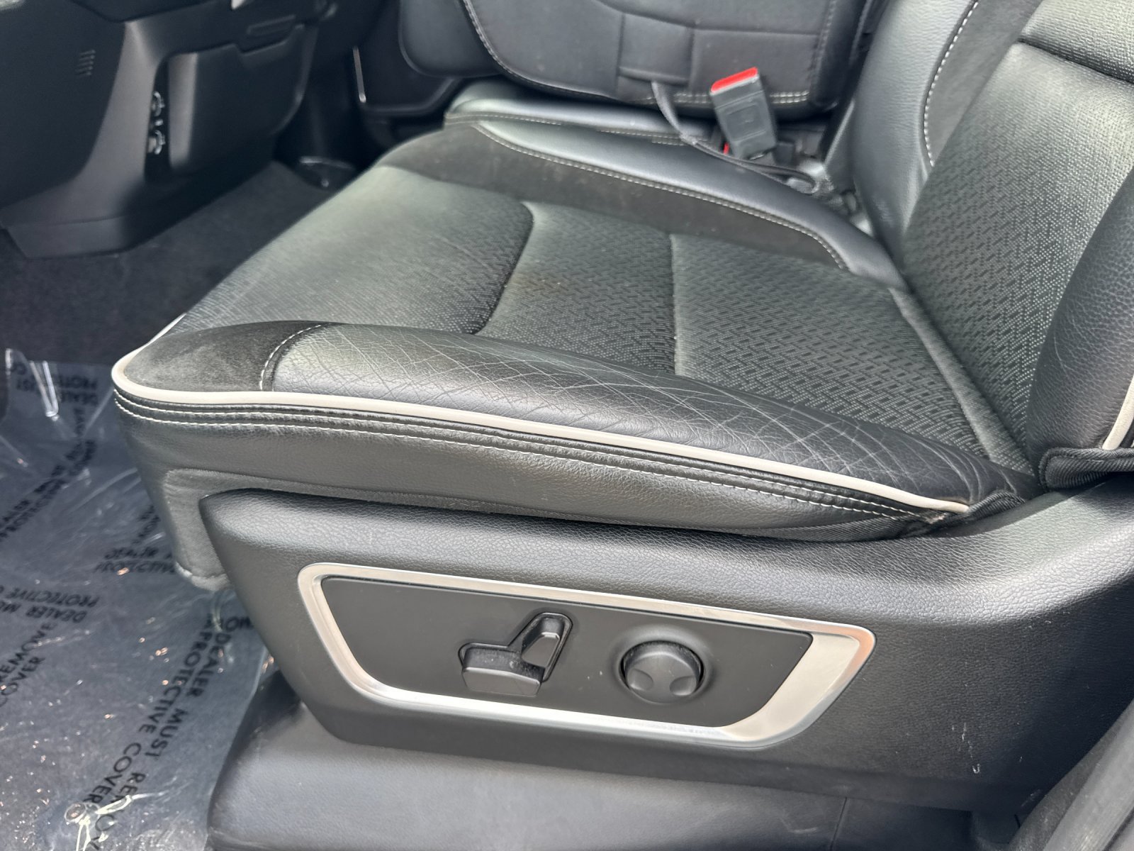 Used 2025 RAM 1500 Laramie AWD/4WD image 13