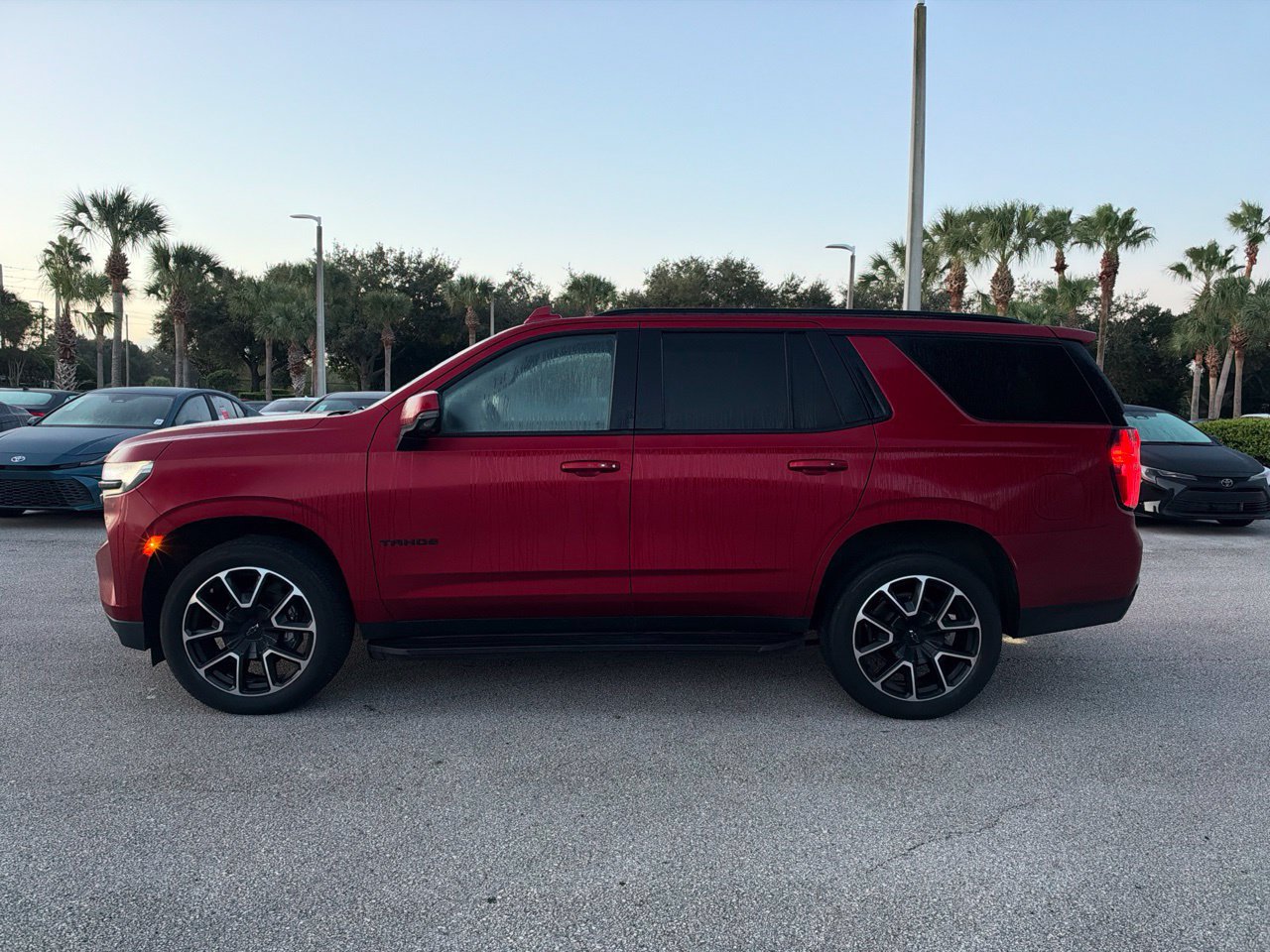 Used 2021 Chevrolet Tahoe RST w/ Luxury Package RWD image 2