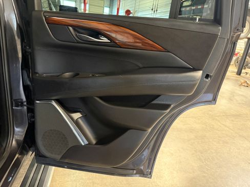 Used 2015 Cadillac Escalade Premium AWD/4WD image 17
