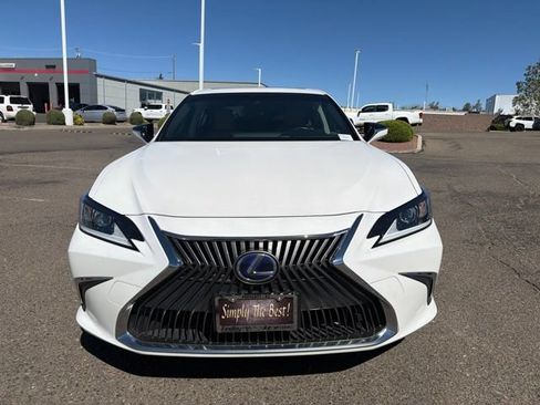 Used 2019 Lexus ES 300h w/ Accessory Package 2 FWD image 2