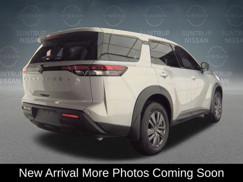 Used 2025 Nissan Pathfinder S image 2