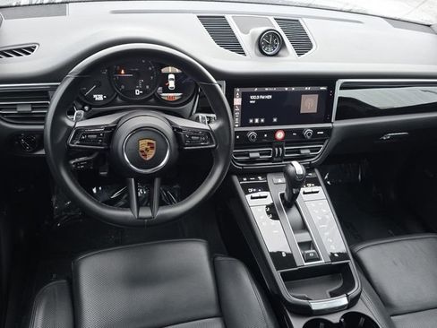 Used 2022 Porsche Macan image 26