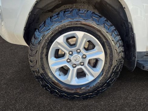 Used 2020 Toyota 4Runner SR5 AWD/4WD image 14