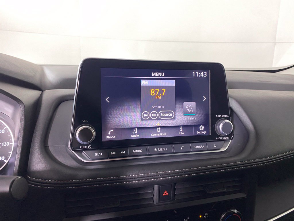 Used 2025 Nissan Rogue S AWD/4WD image 13