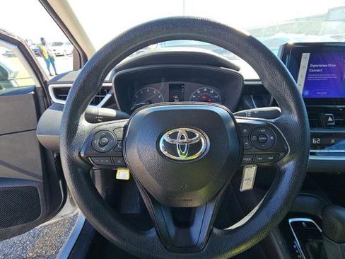 Used 2025 Toyota Corolla LE image 8