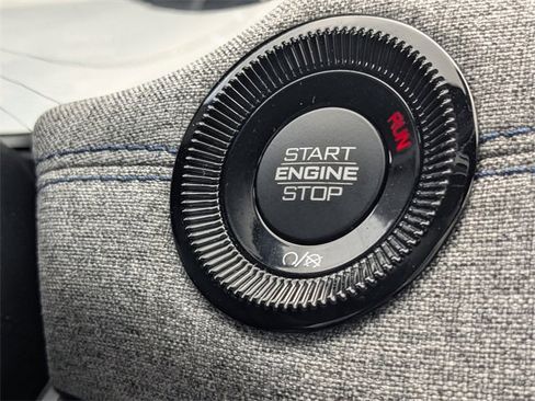 Certified 2025 Jeep Compass Latitude image 25