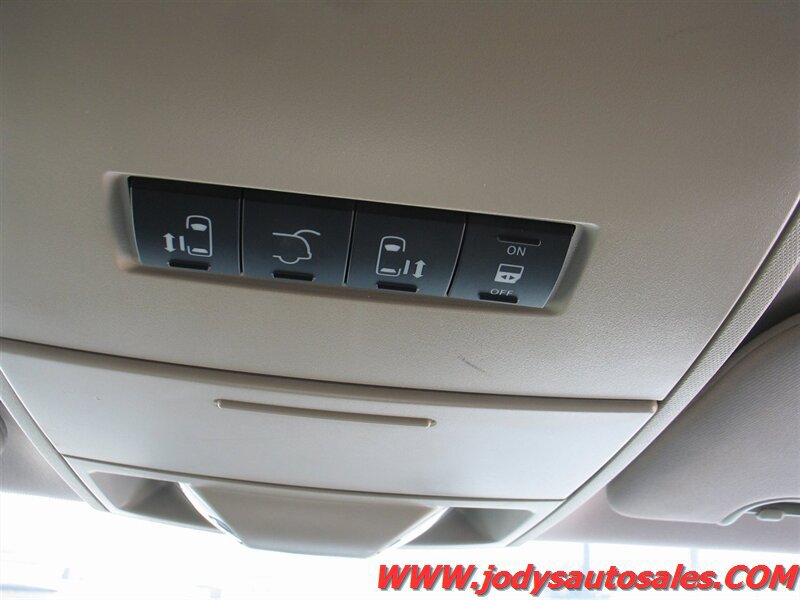 Used 2016 Dodge Grand Caravan SXT w/ Rear Park Assist Package FWD image 27