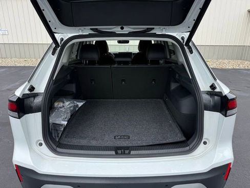 Certified 2025 Volkswagen Tiguan SE w/ Panoramic Sunroof Package image 20