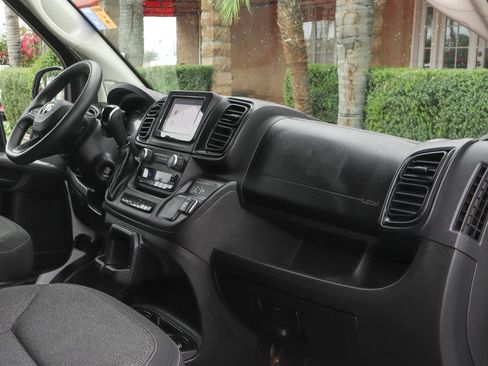 Used 2025 RAM ProMaster 2500 w/ U-Haul Equipment Group FWD image 40