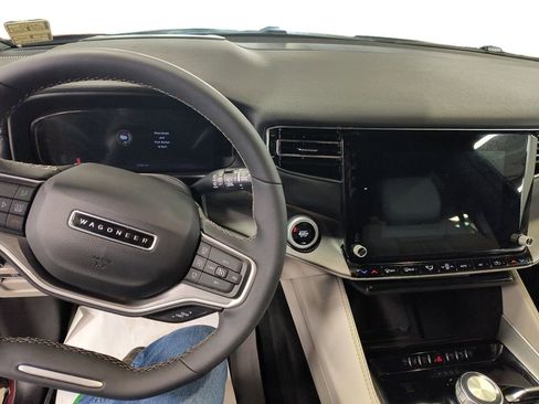 Used 2025 Jeep Wagoneer L Series III image 12