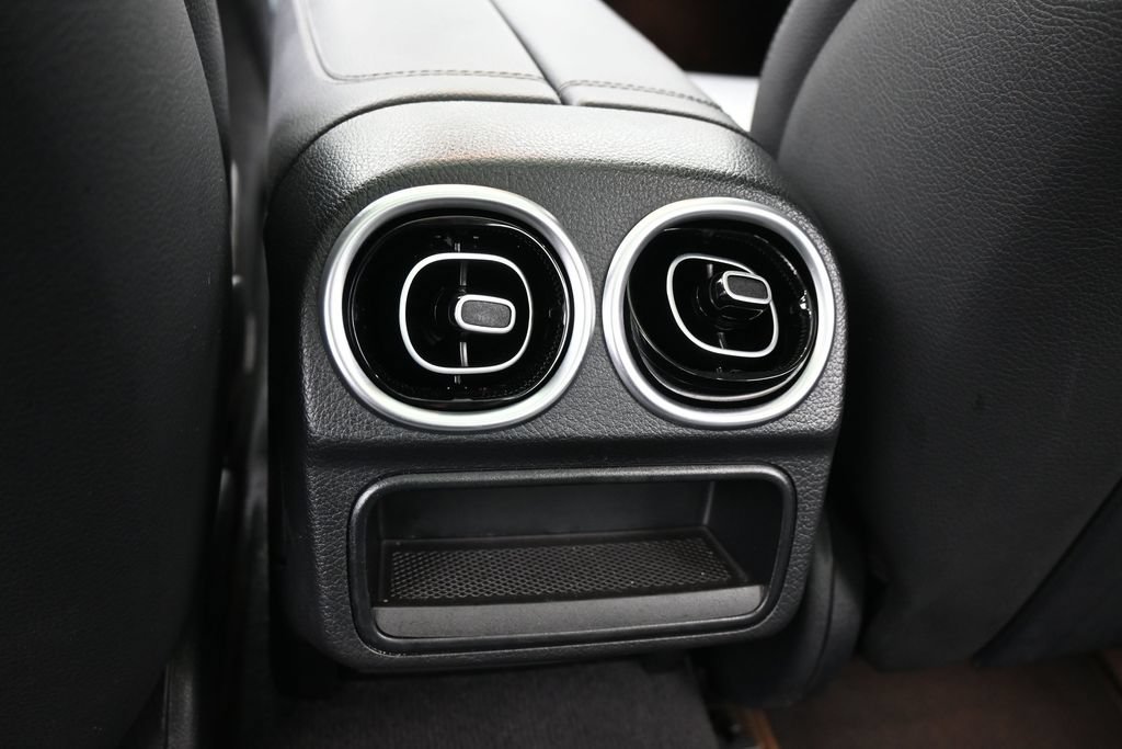 Used 2025 Mercedes-Benz C 300 Sedan image 38