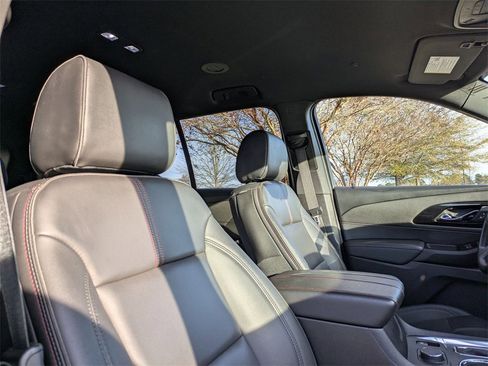 Used 2023 Chevrolet Traverse RS image 20