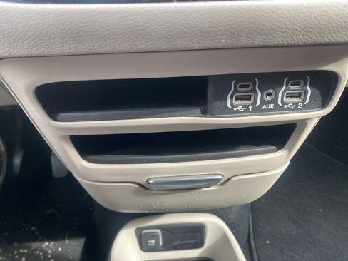 Used 2023 Chrysler Voyager LX image 24