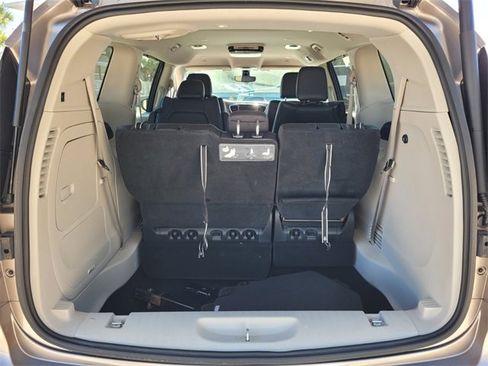 Certified 2018 Chrysler Pacifica Touring-L image 9